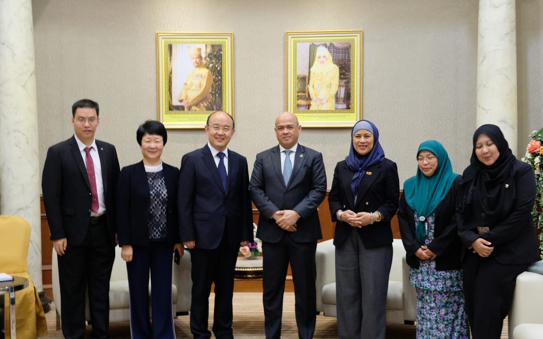 Kunjungan Hormat daripada Mr. Liu Xingqin, Naib Presiden dan Ahli Jawatankuasa Tetap Jawatankuasa Parti Universiti Teknologi Vokasional Petrokimia Lanzhou.